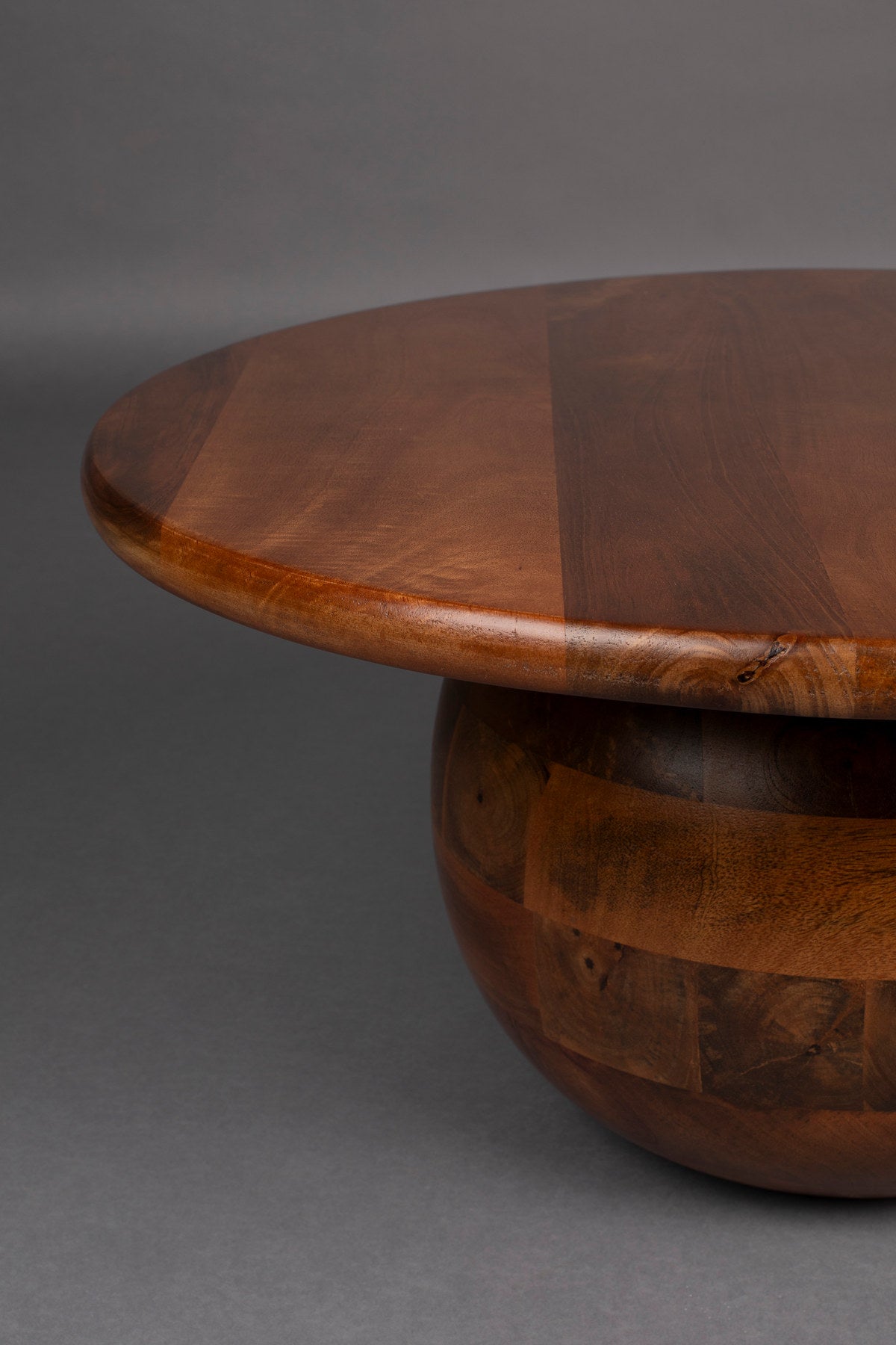 Couchtisch Oblivian in Braun präsentiert im Onlineshop von KAQTU Design AG. Couchtisch ist von Dutchbone