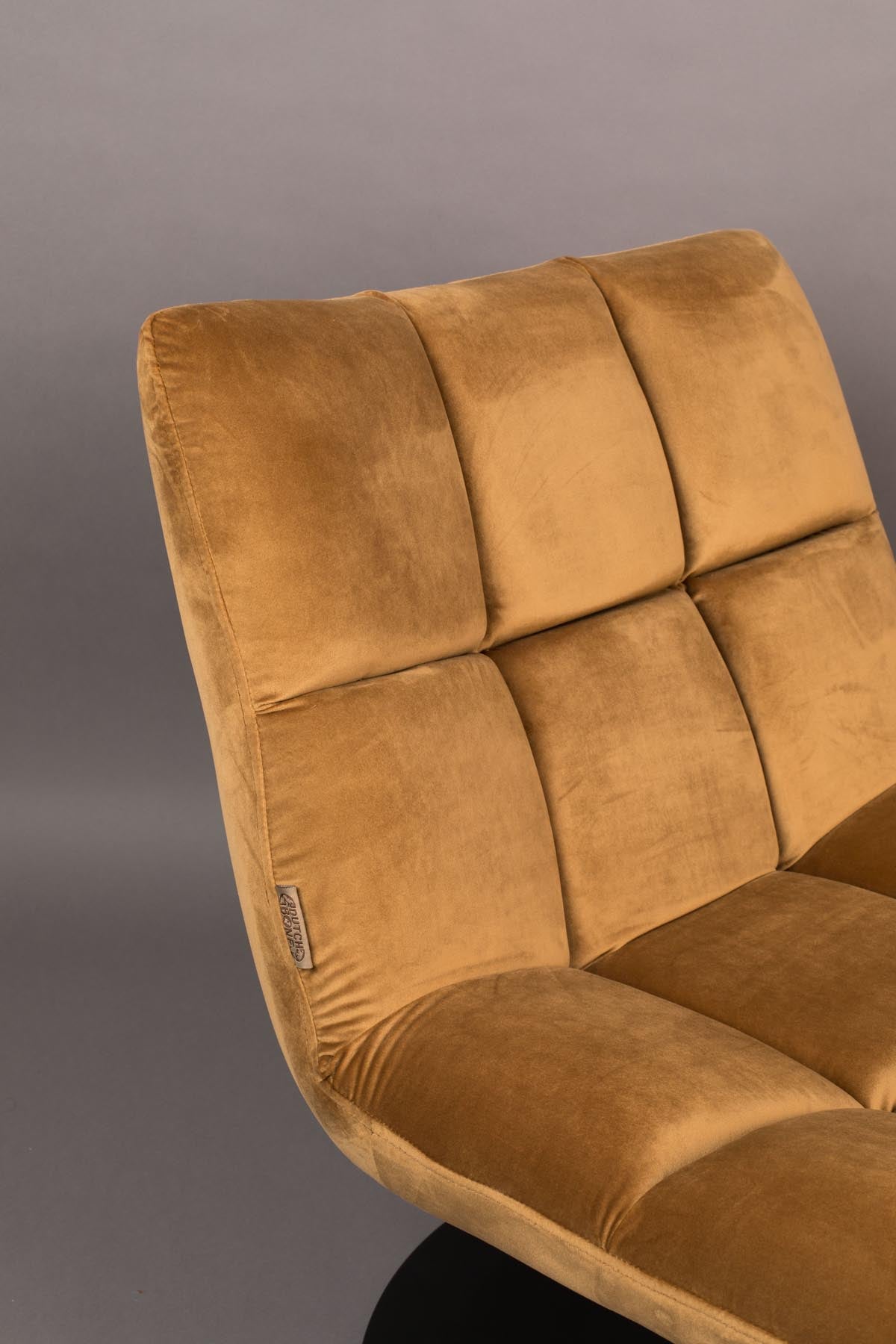 Loungesessel Bar Velvet in Goldbraun präsentiert im Onlineshop von KAQTU Design AG. Sessel ist von Dutchbone