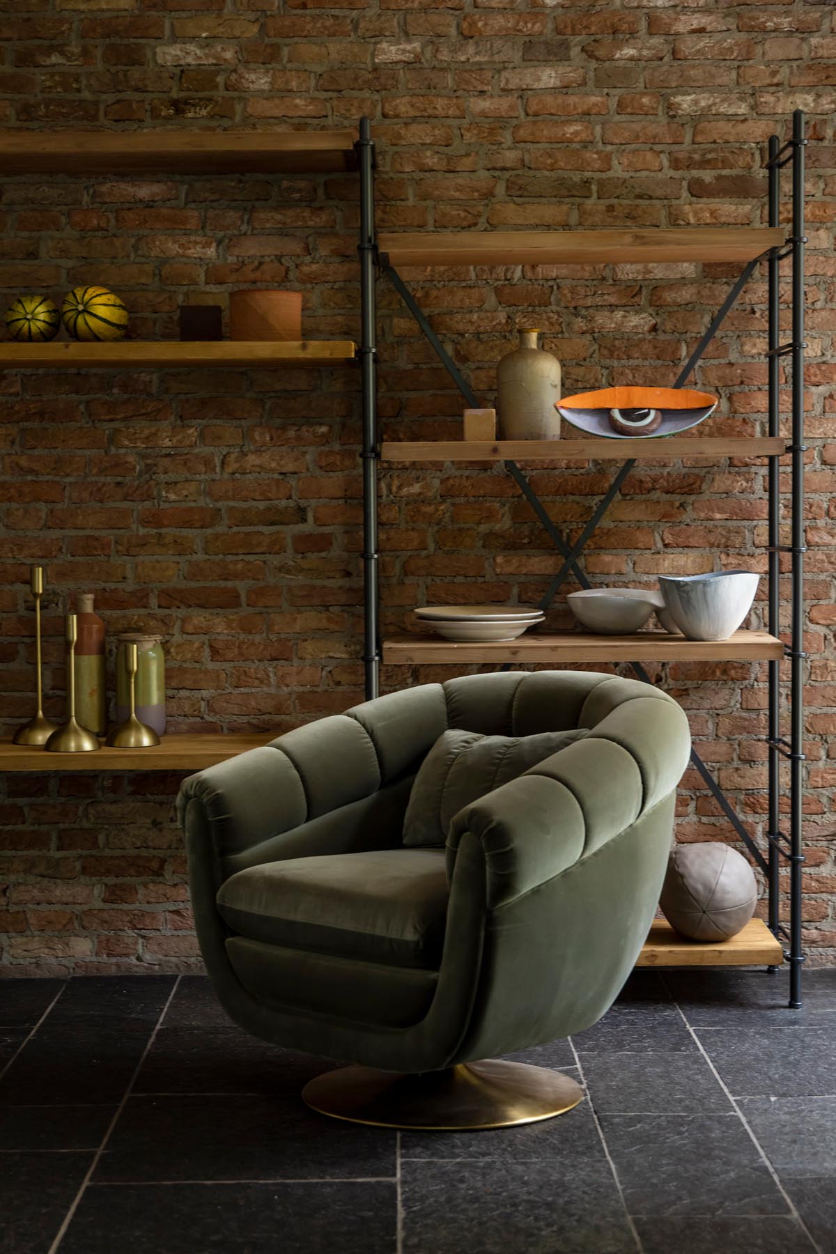 Loungesessel Member in Olive präsentiert im Onlineshop von KAQTU Design AG. Sessel ist von Dutchbone
