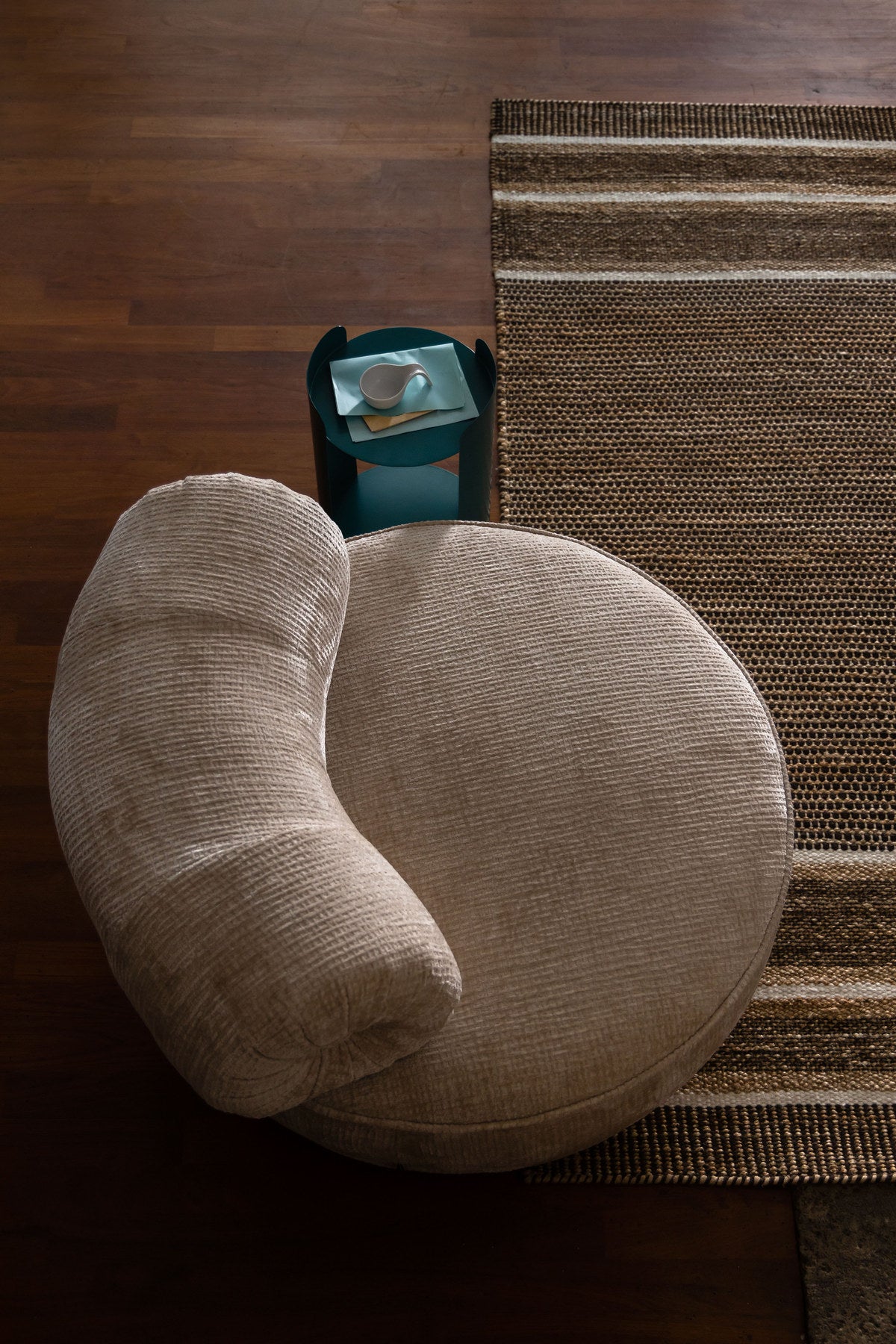 Sessel Tilbury in Naturbeige präsentiert im Onlineshop von KAQTU Design AG. Sessel ist von Dutchbone
