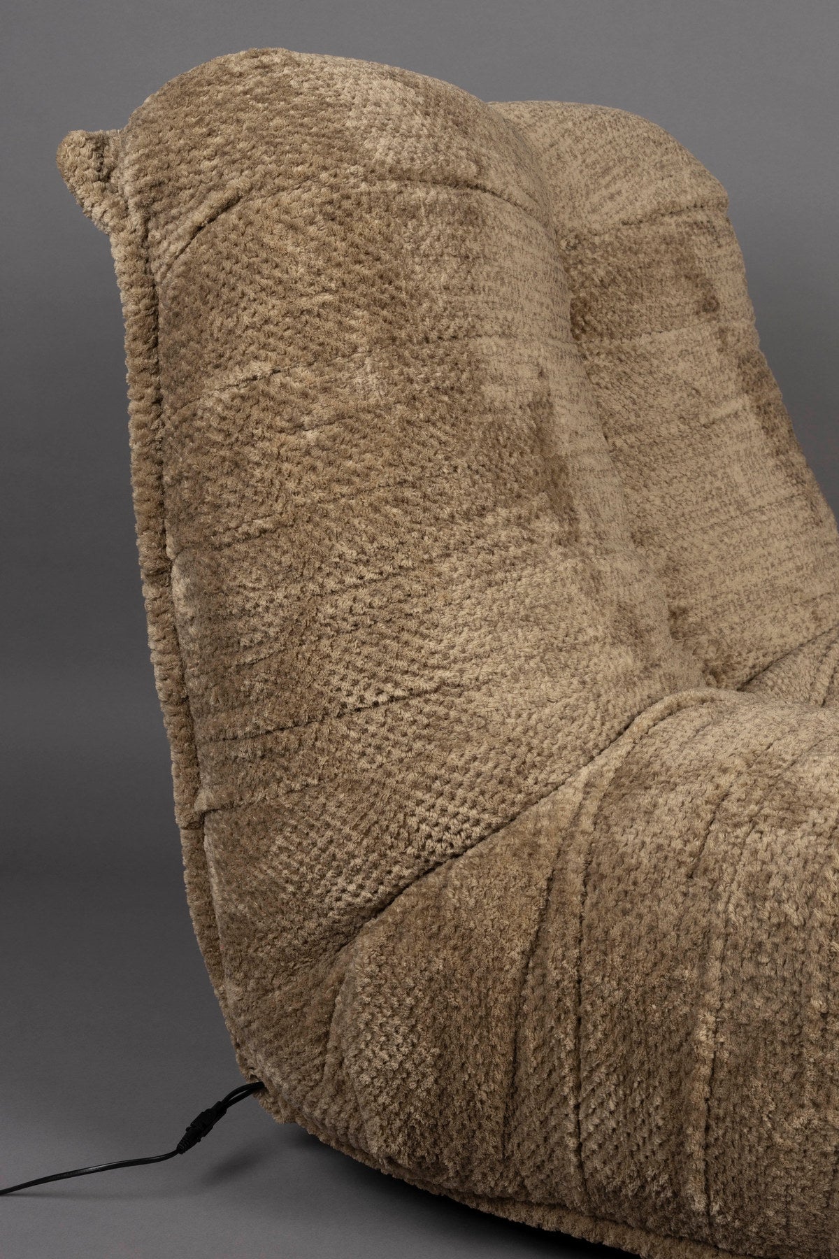Hamilton Loungesessel Recliner in Braun präsentiert im Onlineshop von KAQTU Design AG. Sessel ist von Dutchbone