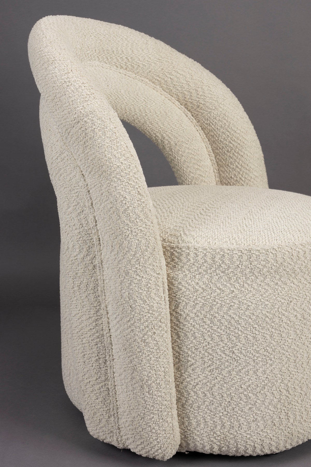 Loungesessel Seina Drehstuhl Beige in Beige präsentiert im Onlineshop von KAQTU Design AG. Drehsessel ist von Dutchbone