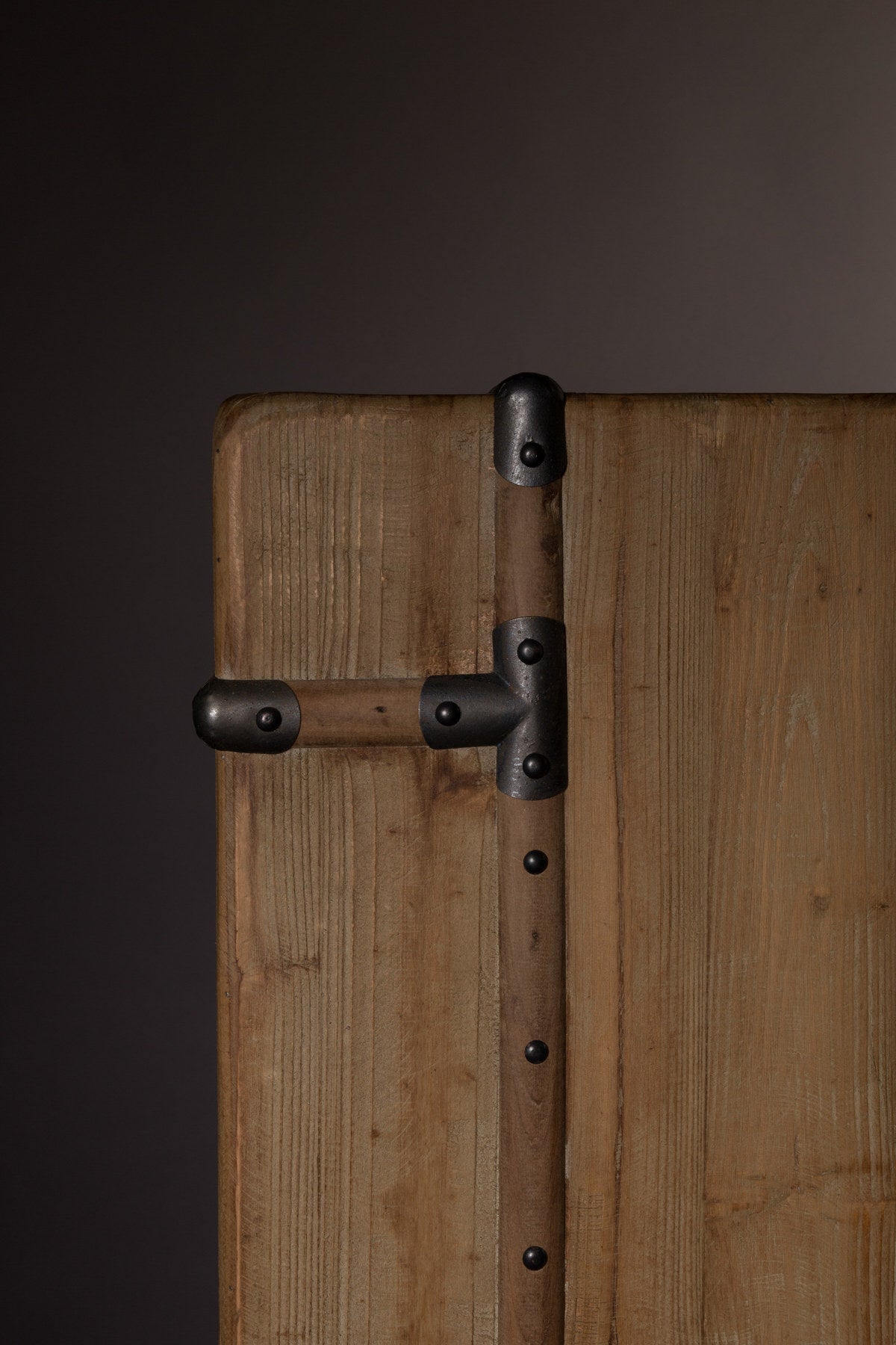 Cabinet Lico in Braun präsentiert im Onlineshop von KAQTU Design AG. Weinregal ist von Dutchbone