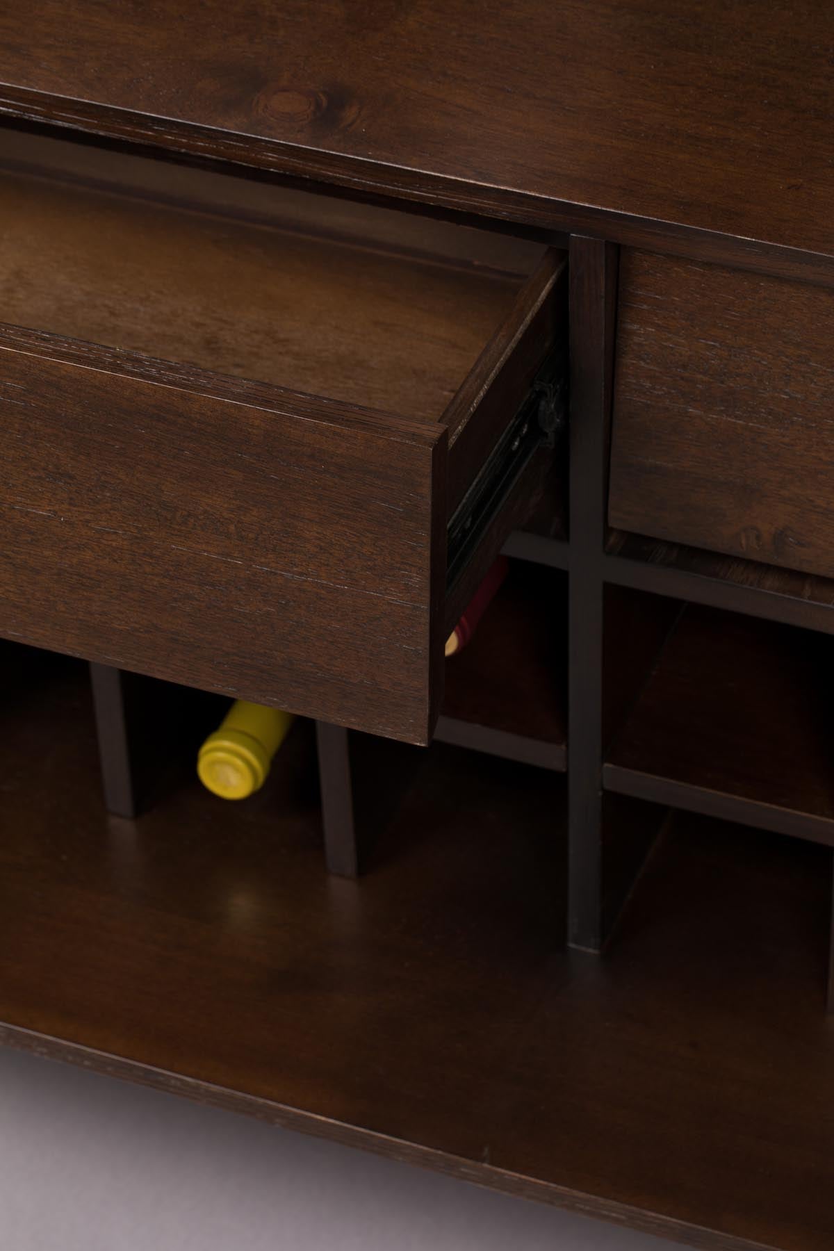 Cabinet Class in Braun präsentiert im Onlineshop von KAQTU Design AG. Cabinet ist von Dutchbone