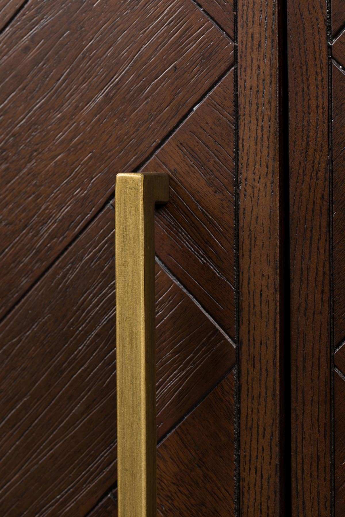 Cabinet Class in Braun präsentiert im Onlineshop von KAQTU Design AG. Cabinet ist von Dutchbone