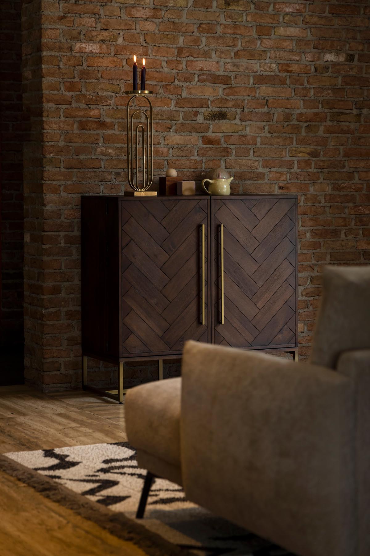 Cabinet Class in Braun präsentiert im Onlineshop von KAQTU Design AG. Cabinet ist von Dutchbone