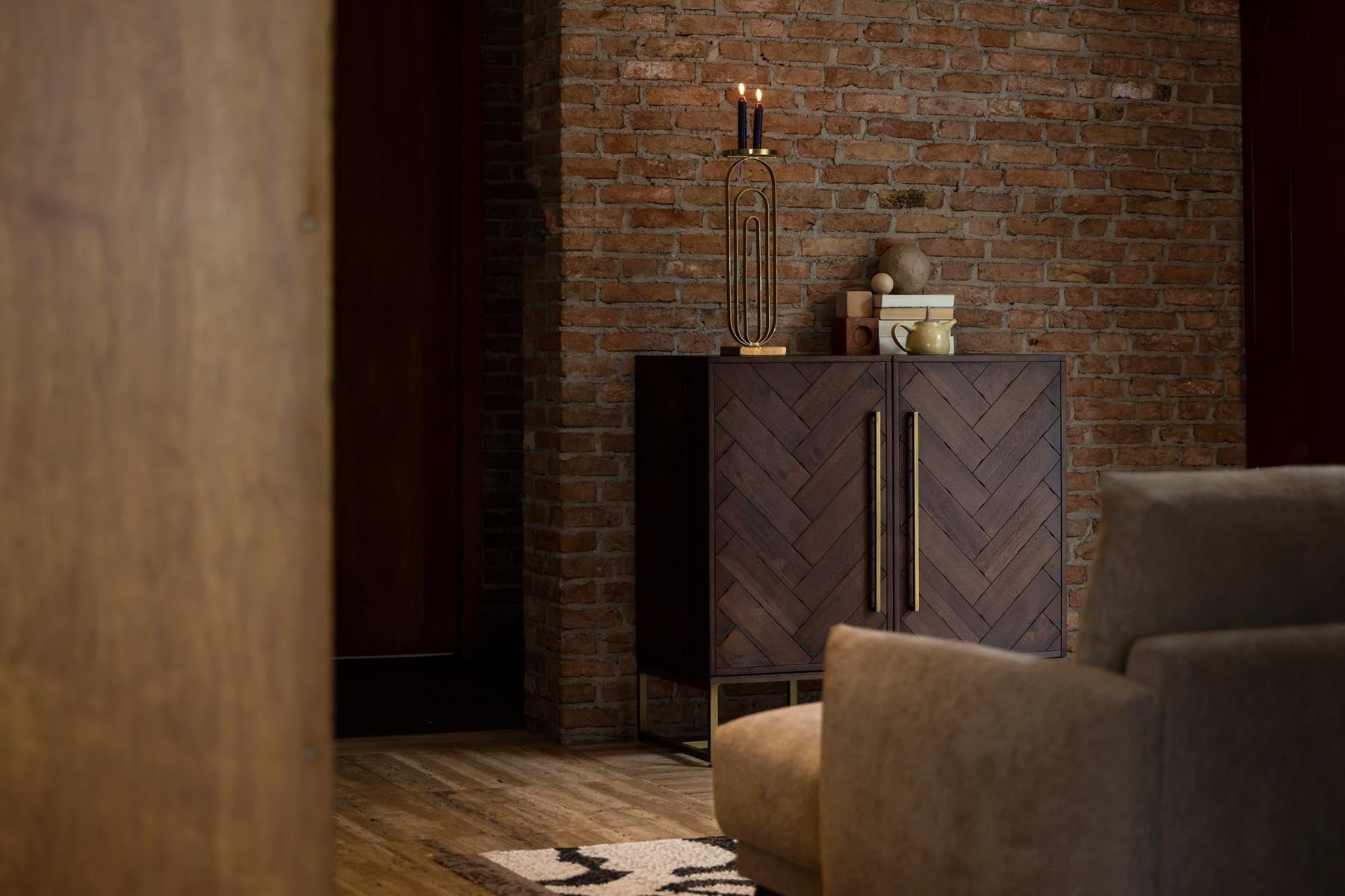 Cabinet Class in Braun präsentiert im Onlineshop von KAQTU Design AG. Cabinet ist von Dutchbone