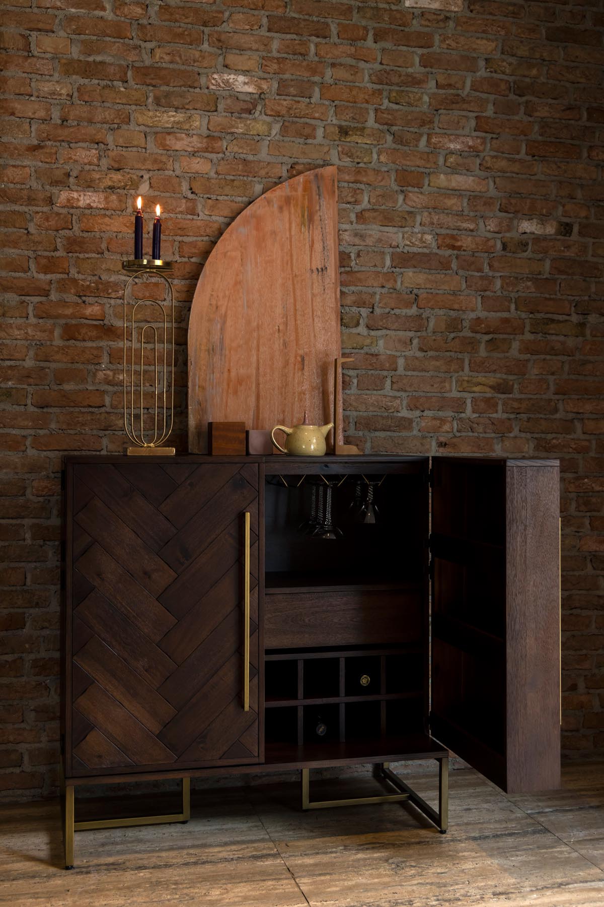 Cabinet Class in Braun präsentiert im Onlineshop von KAQTU Design AG. Cabinet ist von Dutchbone