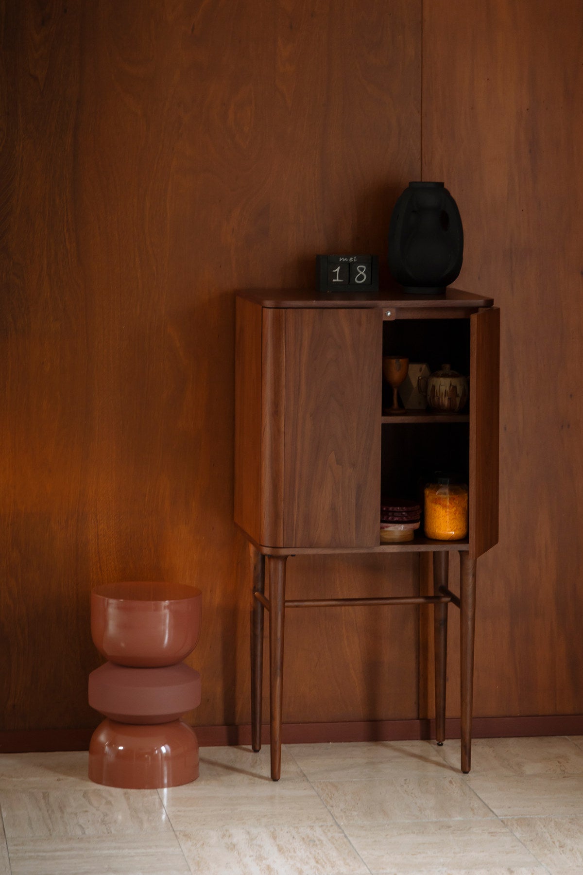 Schrank Morrison in Braun präsentiert im Onlineshop von KAQTU Design AG. Cabinet ist von Dutchbone