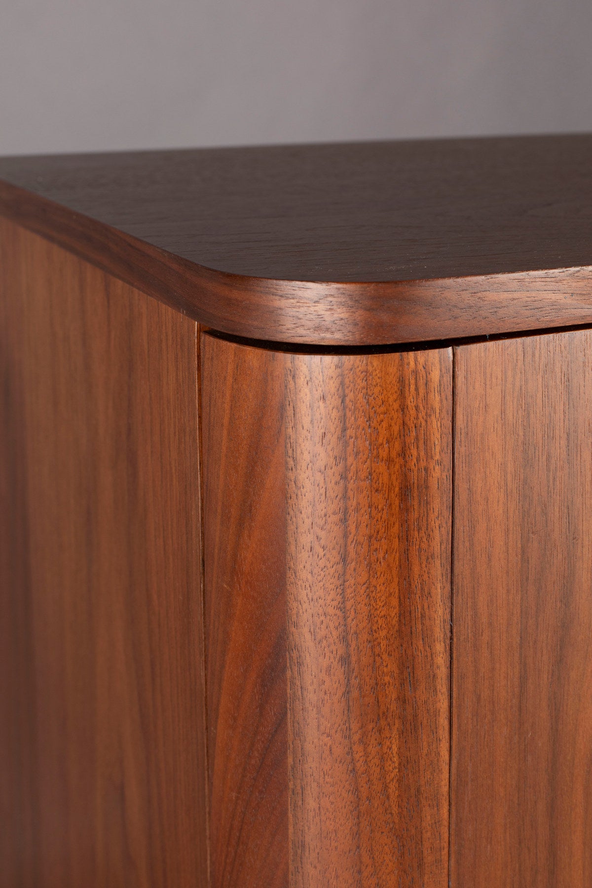 Schrank Morrison in Braun präsentiert im Onlineshop von KAQTU Design AG. Cabinet ist von Dutchbone