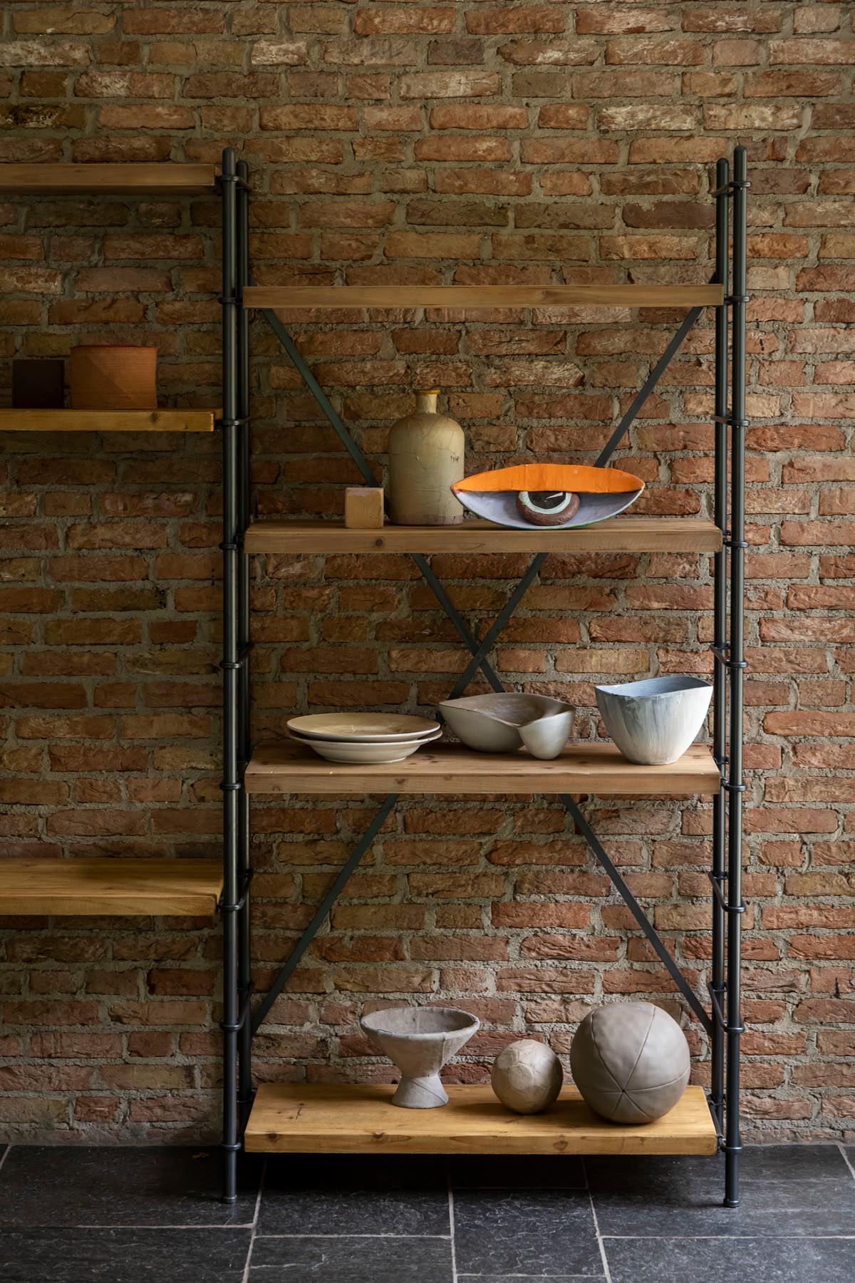 Regal Iron in Braun präsentiert im Onlineshop von KAQTU Design AG. Cabinet ist von Dutchbone