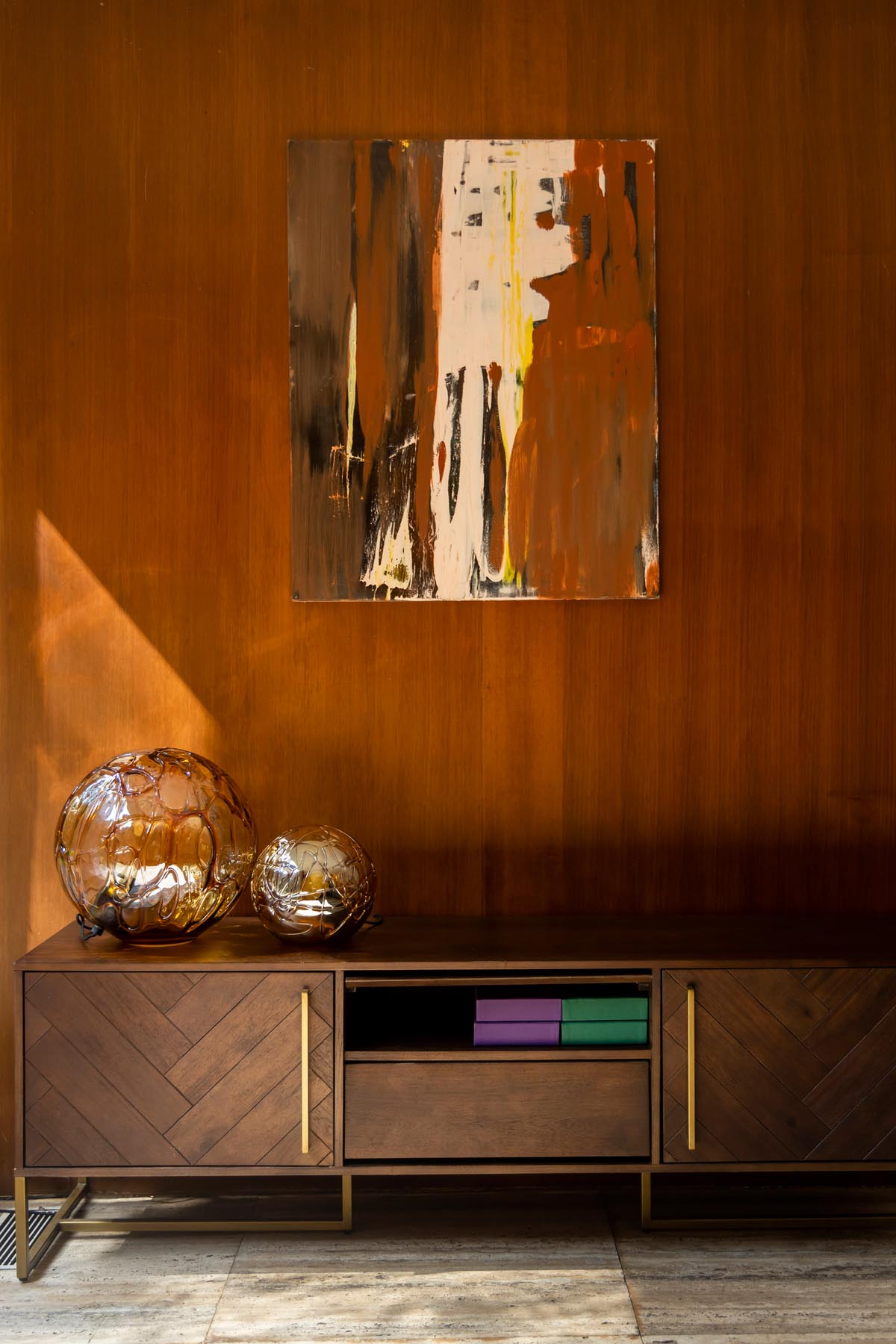 Sideboard Class Low in Braun/Messing präsentiert im Onlineshop von KAQTU Design AG. Sideboard ist von Dutchbone