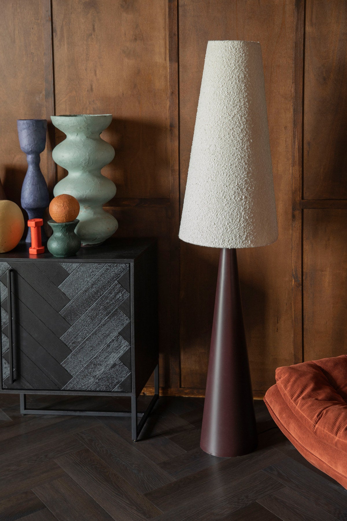 Stehleuchte Miki Bouclé in Beige präsentiert im Onlineshop von KAQTU Design AG. Stehleuchte ist von Dutchbone