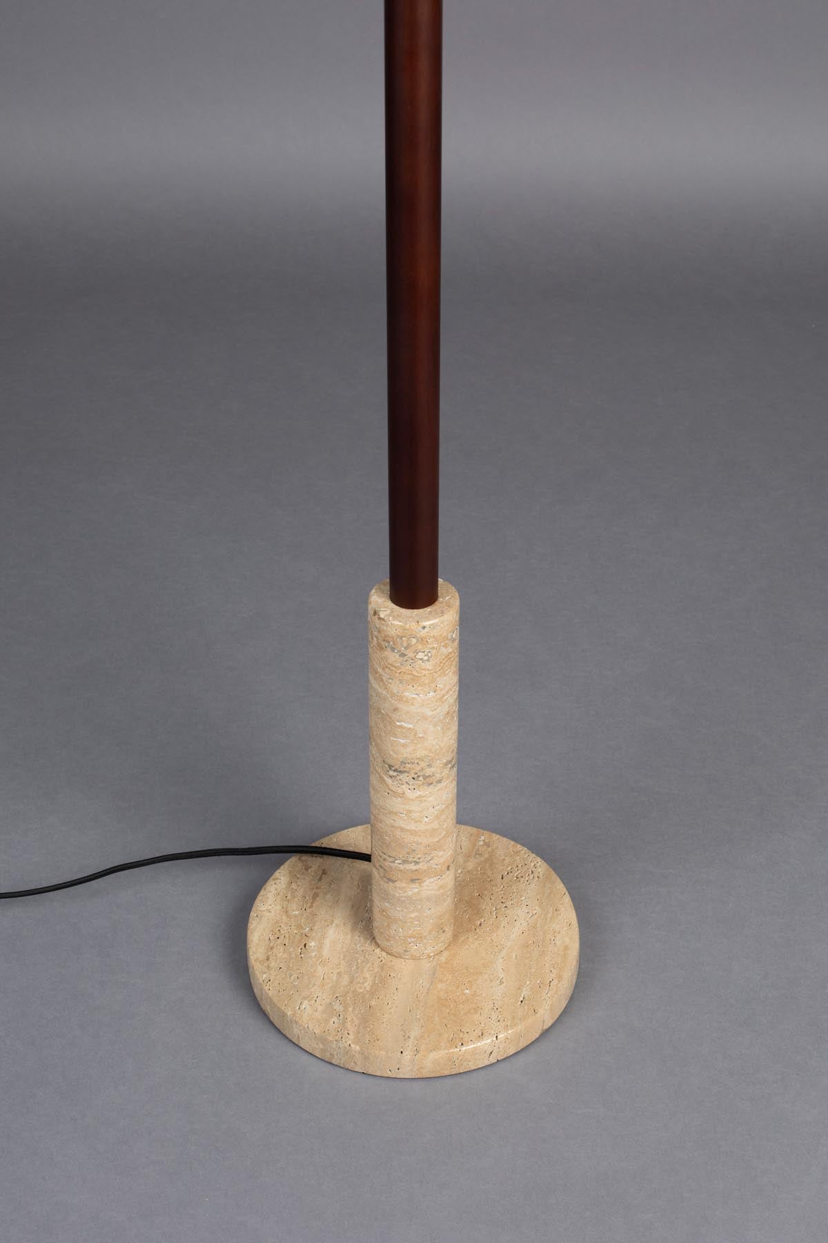 Stehlampe Jackson in Beige präsentiert im Onlineshop von KAQTU Design AG. Stehleuchte ist von Dutchbone