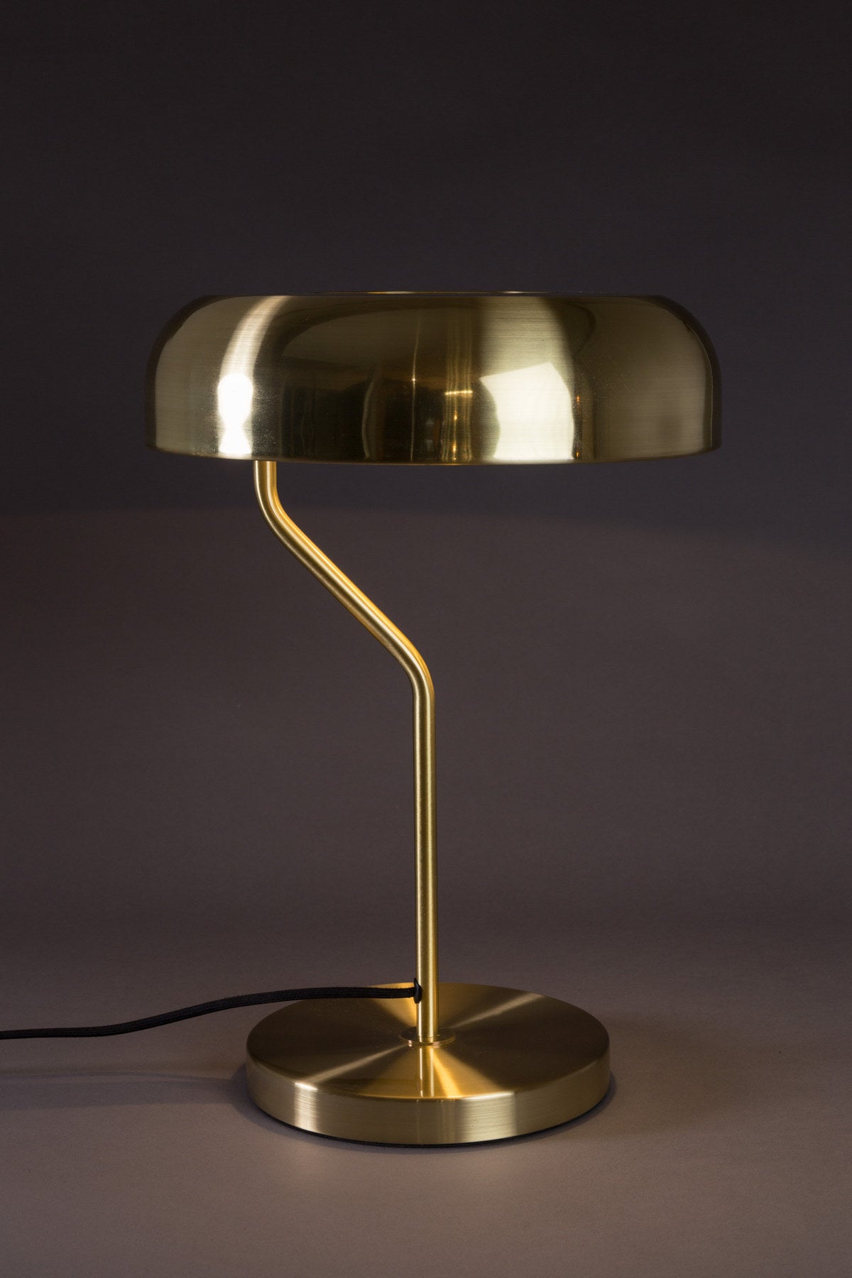 Tischleuchte Eclipse in Gold präsentiert im Onlineshop von KAQTU Design AG. Tischleuchte ist von Dutchbone