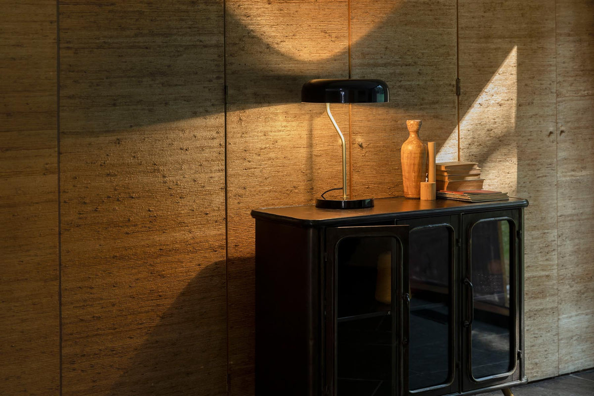 Tischleuchte Eclipse in Schwarz präsentiert im Onlineshop von KAQTU Design AG. Tischleuchte ist von Dutchbone