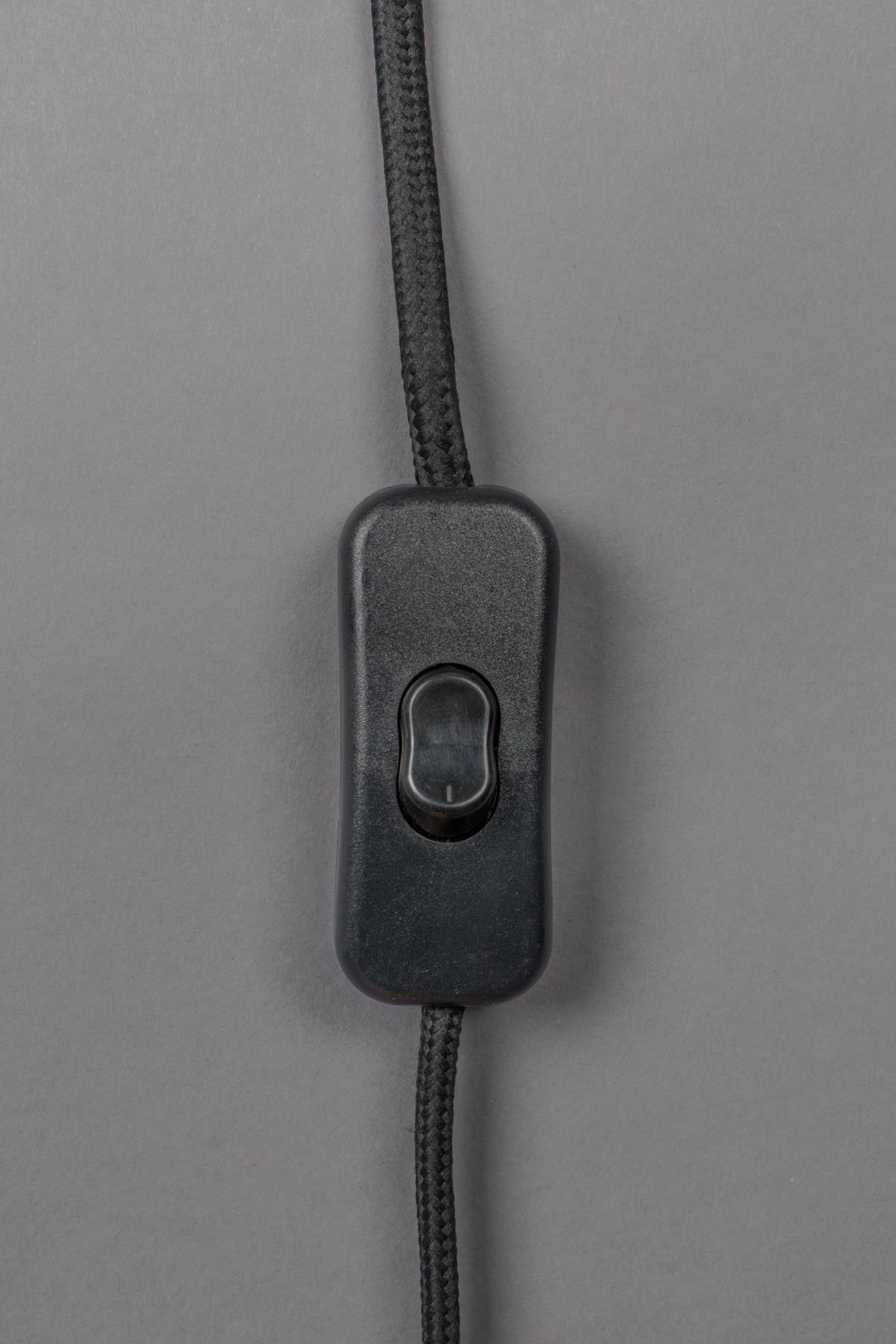 Tischleuchte Russel in Beige präsentiert im Onlineshop von KAQTU Design AG. Tischleuchte ist von Dutchbone