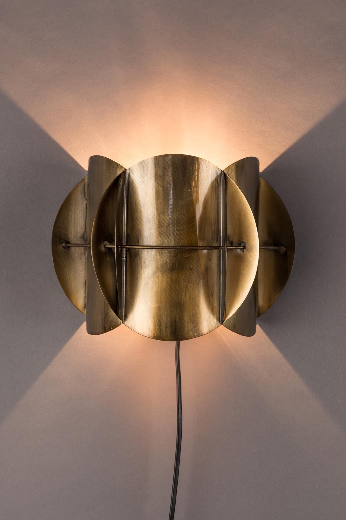 Wandleuchte Corridor in Gold präsentiert im Onlineshop von KAQTU Design AG. Wandleuchte ist von Dutchbone