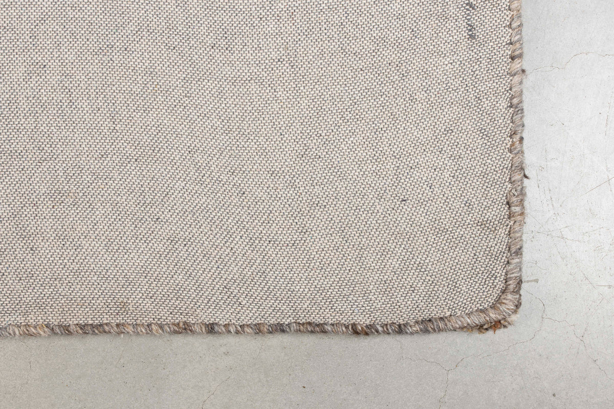 Teppich Amori in Grau präsentiert im Onlineshop von KAQTU Design AG. Teppich ist von Dutchbone
