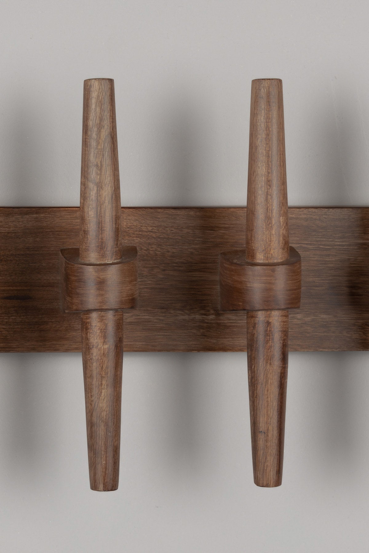 Wandgarderobe Jakub in Walnuss präsentiert im Onlineshop von KAQTU Design AG. Garderobe ist von Dutchbone