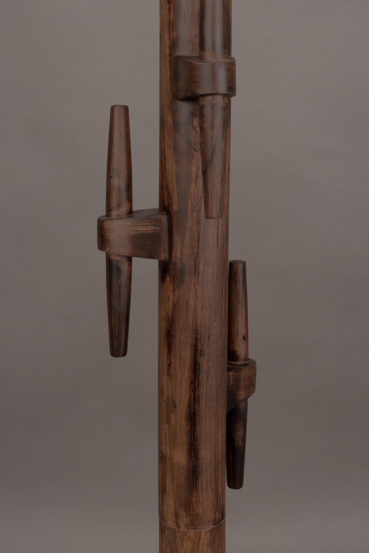 Garderobe Jakub in Walnuss präsentiert im Onlineshop von KAQTU Design AG. Garderobe ist von Dutchbone
