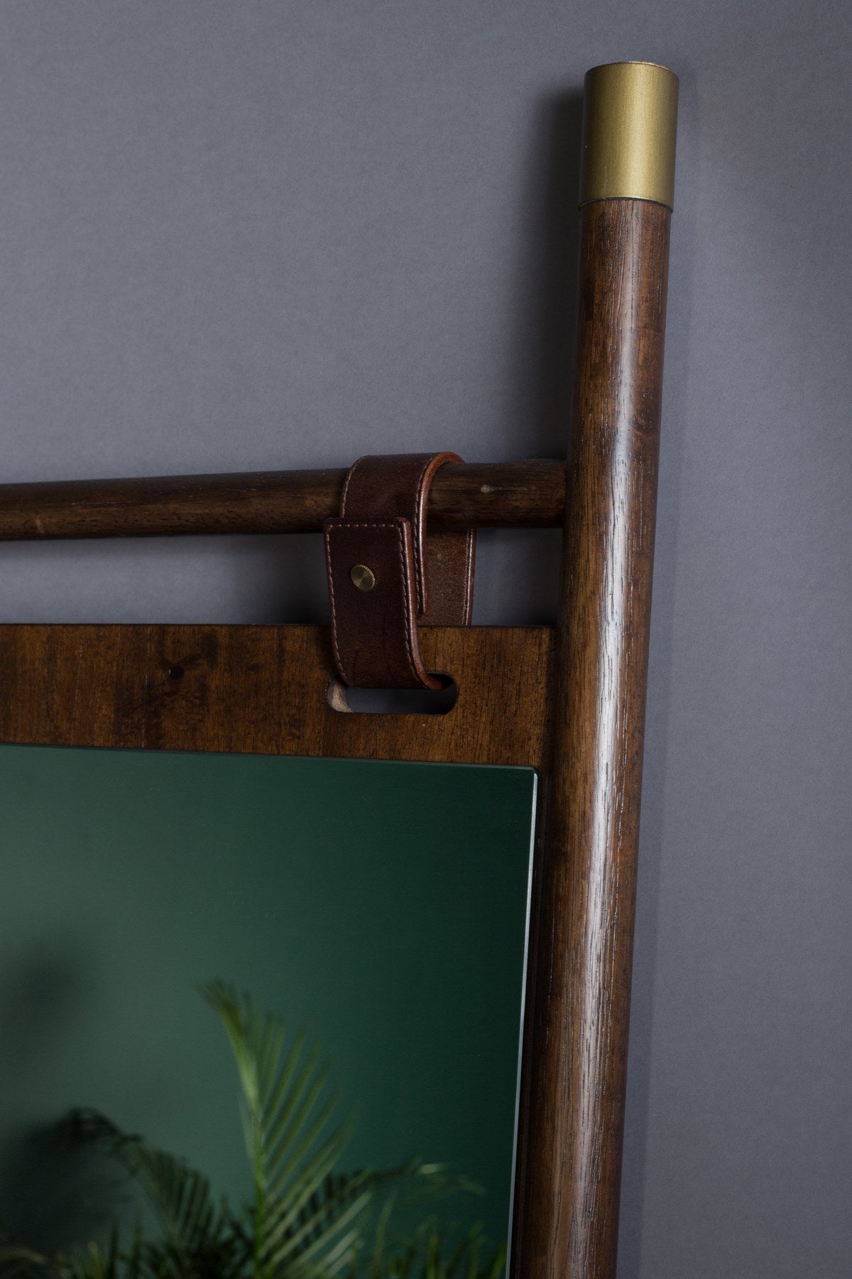 Spiegel Riva in Gold präsentiert im Onlineshop von KAQTU Design AG. Wandspiegel ist von Dutchbone