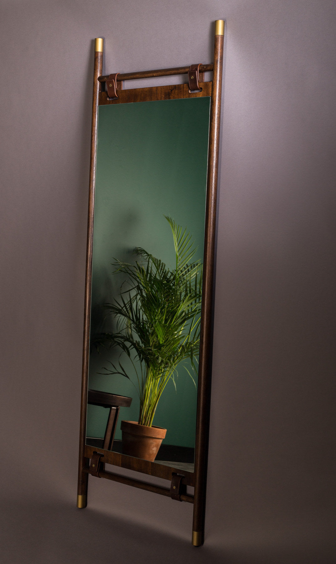 Spiegel Riva in Gold präsentiert im Onlineshop von KAQTU Design AG. Wandspiegel ist von Dutchbone