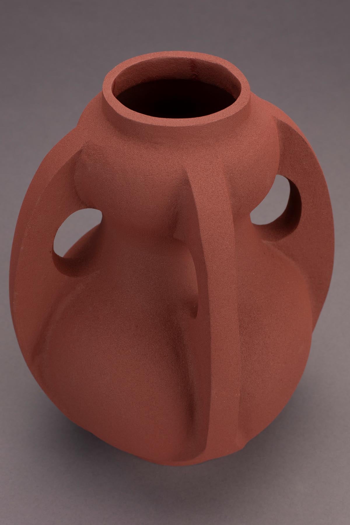 Vase Thiago M Terra in Rot präsentiert im Onlineshop von KAQTU Design AG. Vase ist von Dutchbone