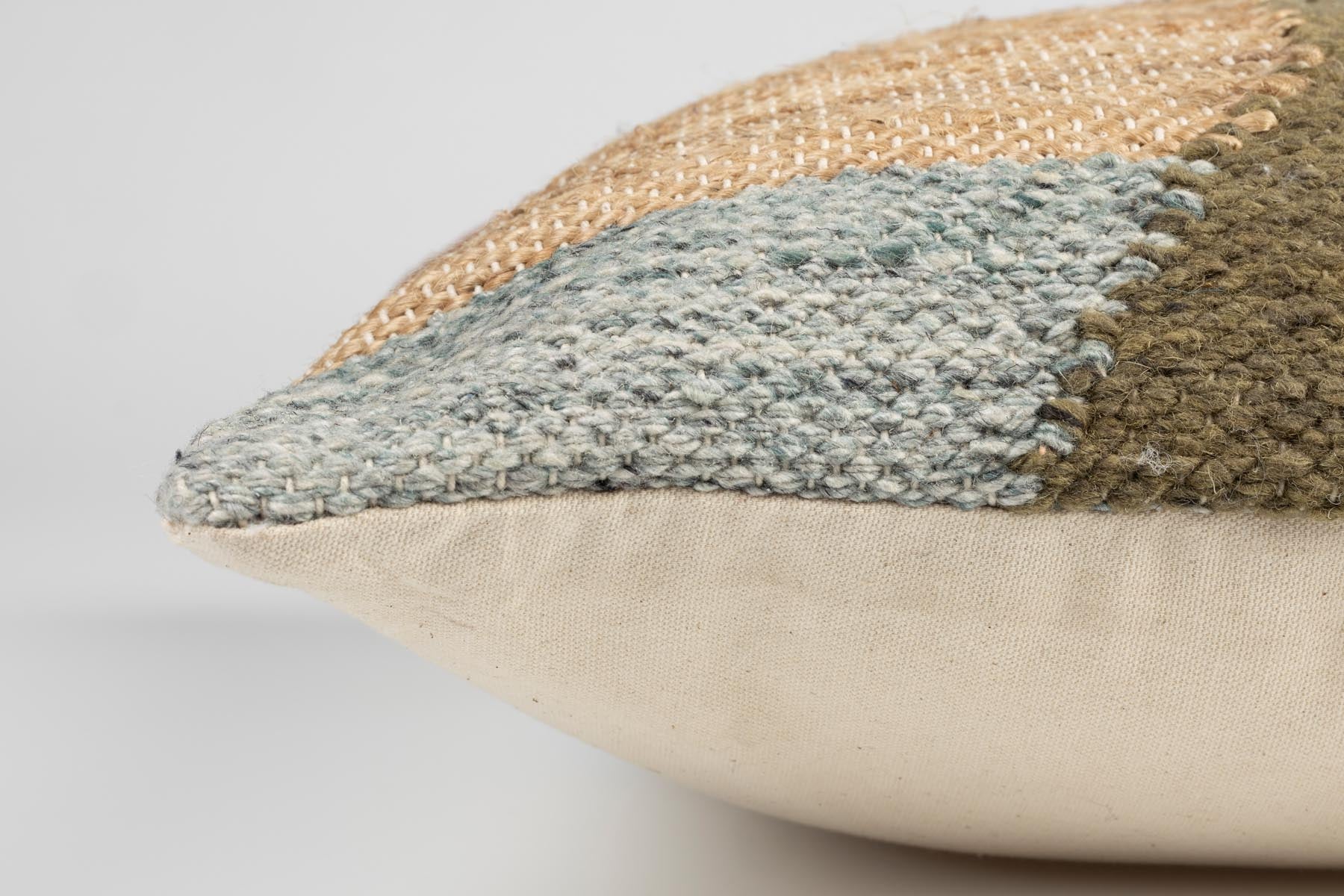 Kissen Pavillon 45x45 in Beige präsentiert im Onlineshop von KAQTU Design AG. Deko Kissen ist von Dutchbone
