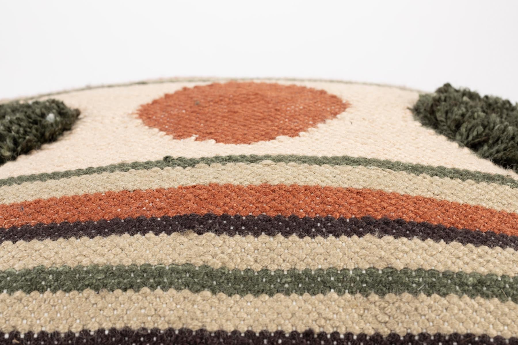 Kissen Haydon Stripe 45x45 in Beige präsentiert im Onlineshop von KAQTU Design AG. Deko Kissen ist von Dutchbone
