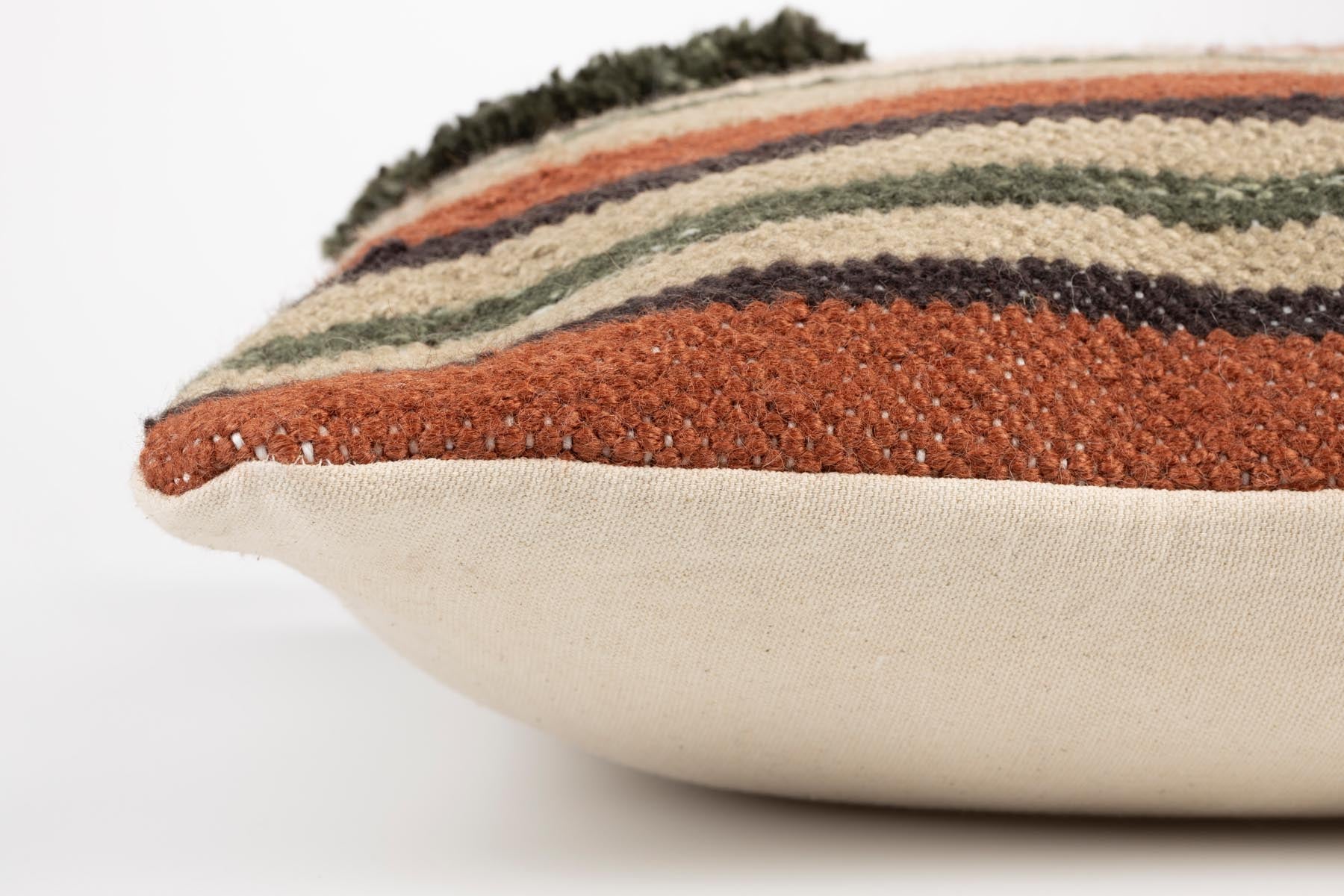 Kissen Haydon Stripe 45x45 in Beige präsentiert im Onlineshop von KAQTU Design AG. Deko Kissen ist von Dutchbone
