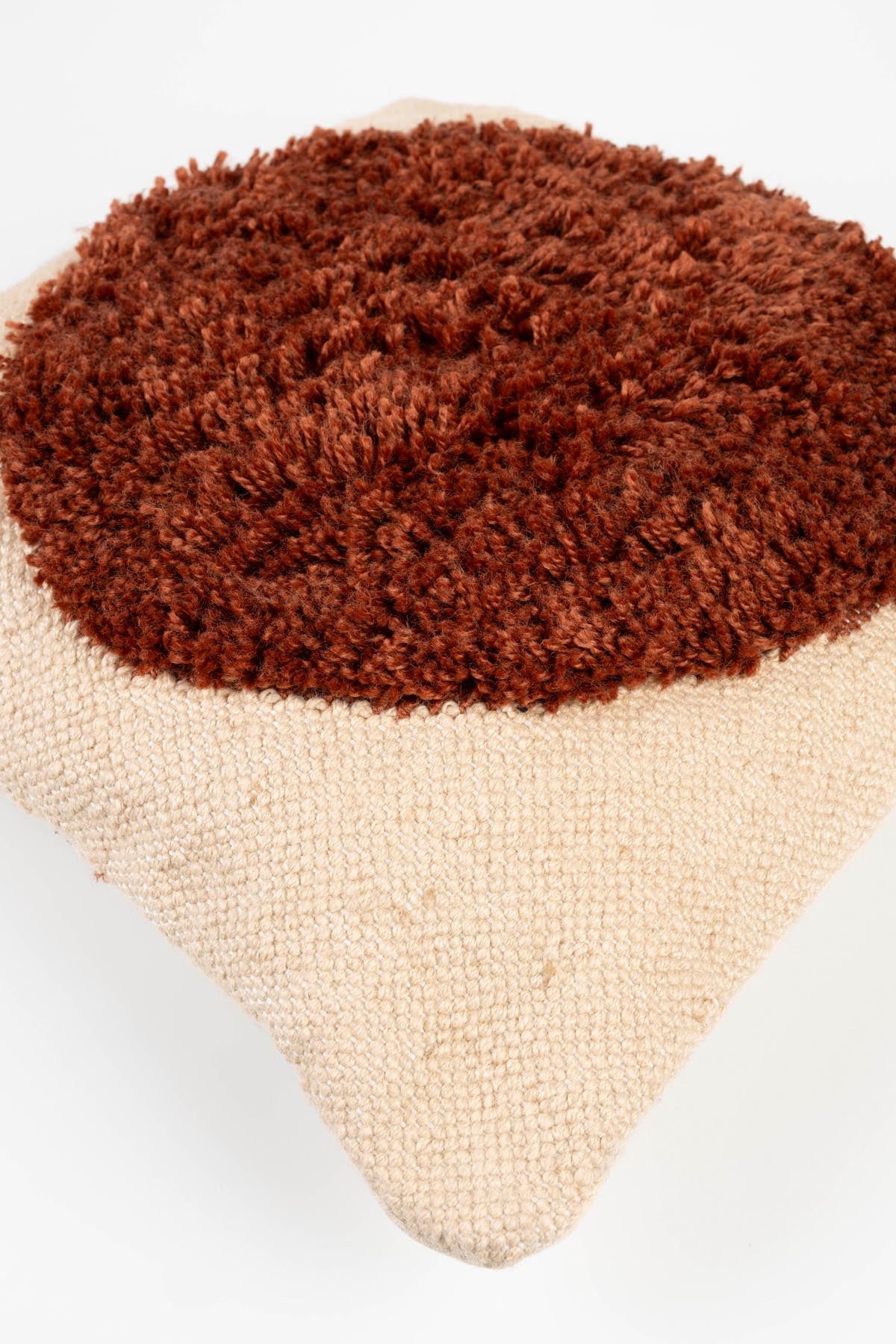 Kissen Haydon Ball 45x45 in Beige präsentiert im Onlineshop von KAQTU Design AG. Deko Kissen ist von Dutchbone