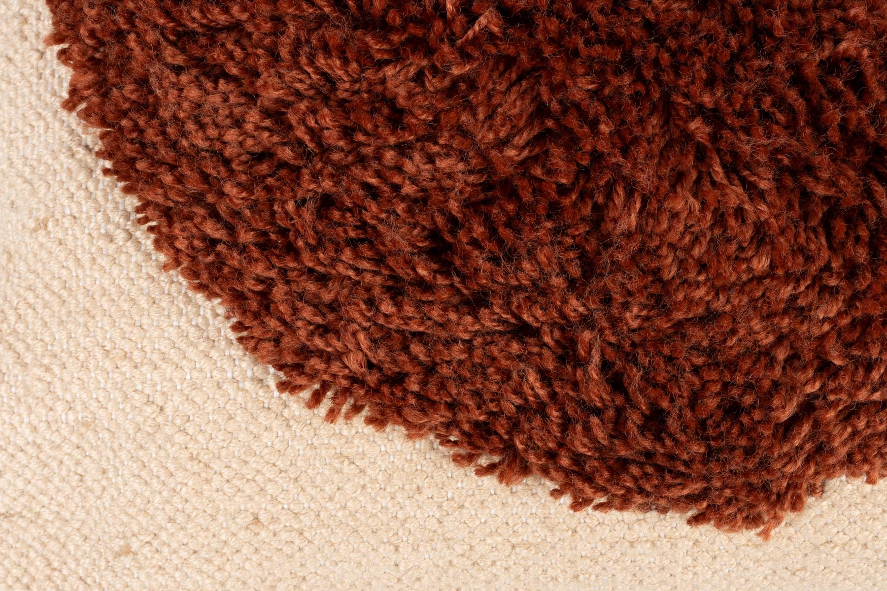 Kissen Haydon Ball 45x45 in Beige präsentiert im Onlineshop von KAQTU Design AG. Deko Kissen ist von Dutchbone