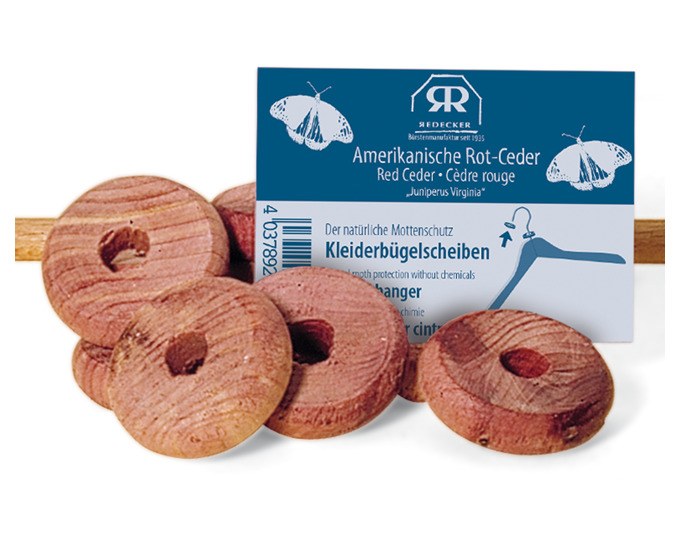 Zehn runde Kleiderbügelscheiben aus unbehandeltem Zedernholz, Durchmesser 4.5 cm, braune Farbe, lose in einem Stoffbeutel verpackt.