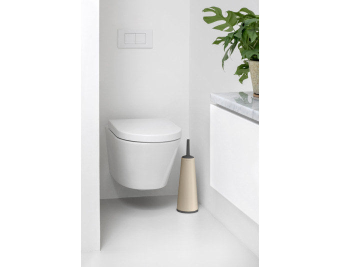 BRABANTIA WC Bürstengarnitur ReNew soft beige in Soft beige, Weiss präsentiert im Onlineshop von KAQTU Design AG. Toilettenbürste ist von BRABANTIA