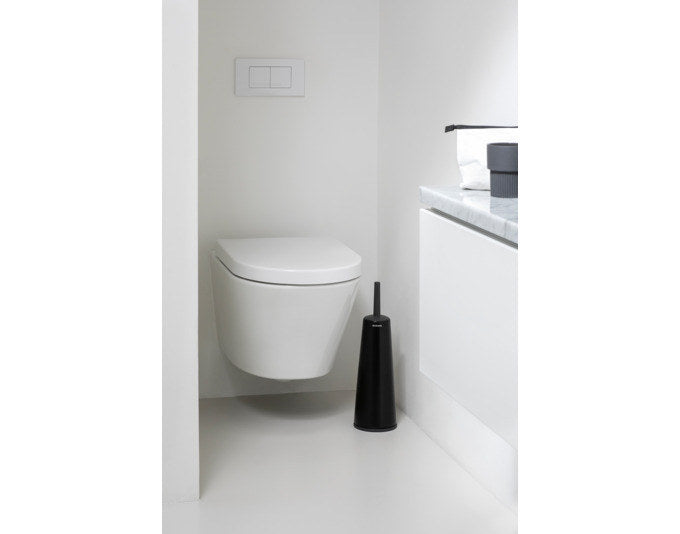 BRABANTIA WC Bürstengarnitur ReNew matt black in Black, Schwarz präsentiert im Onlineshop von KAQTU Design AG. Toilettenbürste ist von BRABANTIA