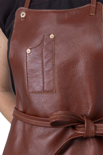 Schürze Slim Fit Leder 5-Pocket in Braun präsentiert im Onlineshop von KAQTU Design AG. Kochschürzen ist von DUTCHDELUXES