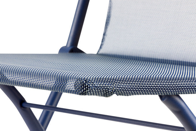 LAFUMA Klappsessel Balcony CB indigo in Indigo, Blau präsentiert im Onlineshop von KAQTU Design AG. Gartenstuhl mit Armlehnen ist von LAFUMA