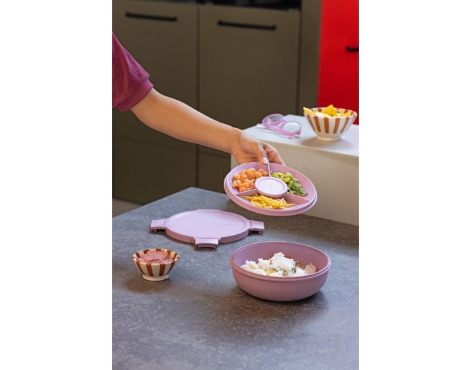 Rosa Lunchschüssel aus Kunststoff mit flachem, quadratischem Design und Klickverschluss, Fassungsvermögen 1.3 Liter, Marke BRABANTIA.