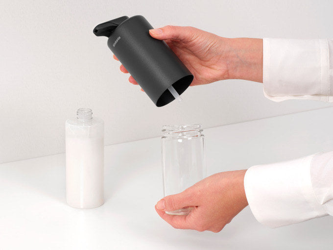 BRABANTIA Seifenspender SinkStyle mineral infinite grey 0.2 l in Mineral infinite grey, Grau präsentiert im Onlineshop von KAQTU Design AG. Seifenspender ist von BRABANTIA