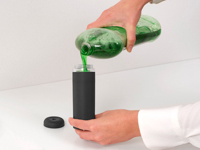 BRABANTIA Seifensqueezer SinkStyle dark grey 0.2 l in Dark grey, Grau präsentiert im Onlineshop von KAQTU Design AG. Seifenspender ist von BRABANTIA