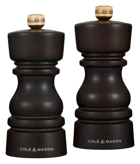 COLE&MASON Pfeffermühle London Buche dunkel 13x5.6x5.6 cm in Dunkelbraun, Braun präsentiert im Onlineshop von KAQTU Design AG. Salz & Pfeffer ist von COLE & MASON