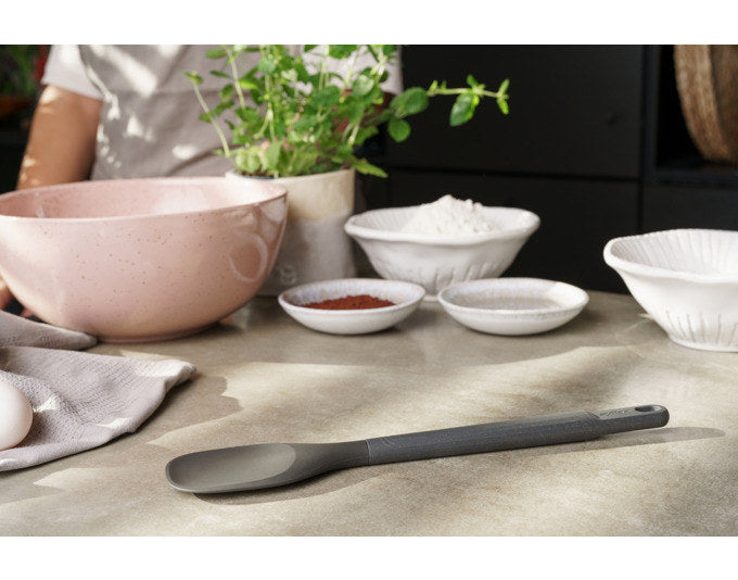 ZYLISS Spatellöffel L Weizenstroh Kunststoff 31x6.5 cm in Grau präsentiert im Onlineshop von KAQTU Design AG. Teigschaber ist von ZYLISS