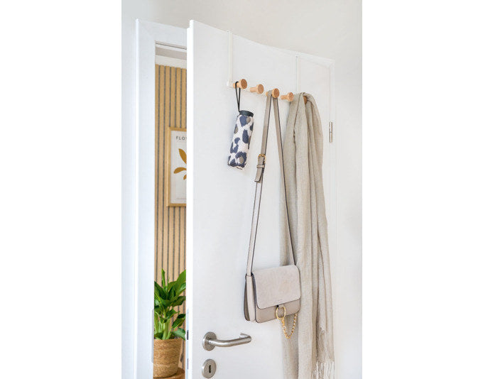 ZELLER Türhakenleiste weiss 37.5x9x18 cm in Weiss präsentiert im Onlineshop von KAQTU Design AG. Kleiderhaken ist von ZELLER PRESENT