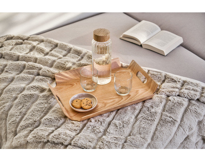 ZELLER Glasflasche Rillen mit Bambusdeckel 1 l 9x9x25.5 cm in Transparent, Natur, Braun präsentiert im Onlineshop von KAQTU Design AG. Trinkflaschen ist von ZELLER PRESENT
