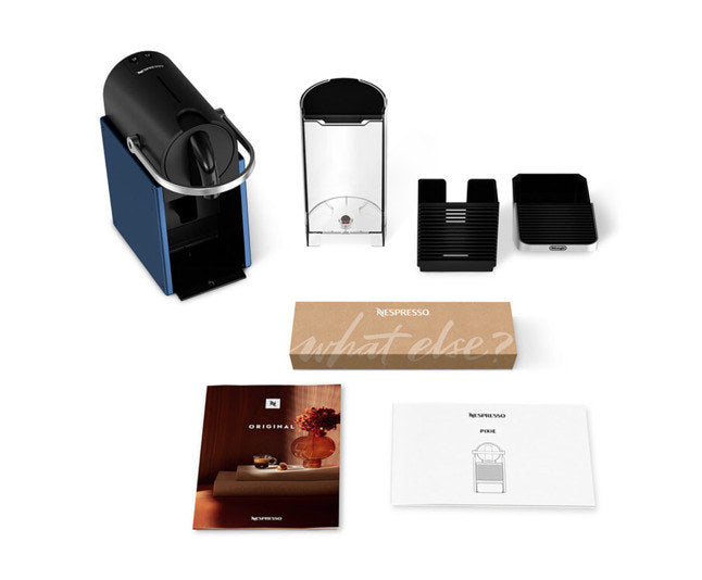 DELONGHI Nespresso Kaffeemaschine Pixie blau in Blau präsentiert im Onlineshop von KAQTU Design AG. Kaffeemaschine ist von DELONGHI