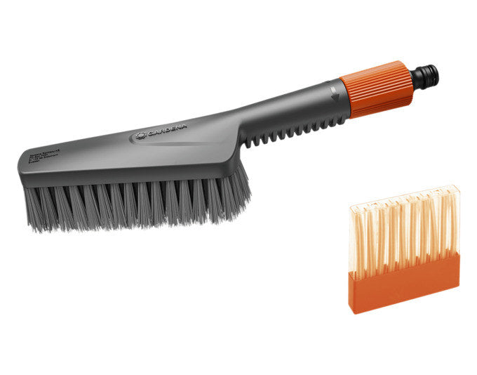GARDENA Cleansystem Wasch-Set mit Handbürste M soft in Schwarz, Orange präsentiert im Onlineshop von KAQTU Design AG. Bewässerung ist von GARDENA