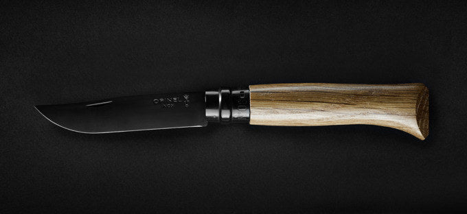 OPINEL Messer Nr. 8 Eiche Black Oak Edition in Holzbox 8.5 cm in Schwarz, Natur, Braun präsentiert im Onlineshop von KAQTU Design AG. Küchenmesser ist von OPINEL