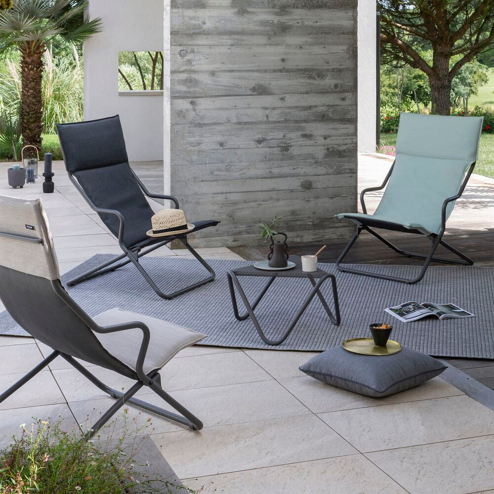 LAFUMA Beistelltisch Vogue aus Aluminium mit Polyesterlackierung gelocht titane in Titane, Grau präsentiert im Onlineshop von KAQTU Design AG. Beistelltisch Outdoor ist von LAFUMA