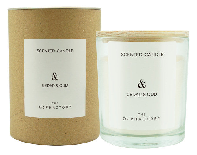 THE OLPHACTORY Duftkerze M Cedar & Oud 200 g 40 h in Braun präsentiert im Onlineshop von KAQTU Design AG. Duftkerze ist von THE OLPHACTORY